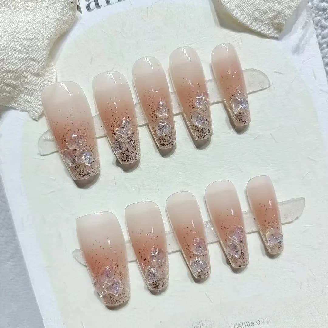 Unghie Finte con Strass a Cuore Forma Coffin Corta e Media