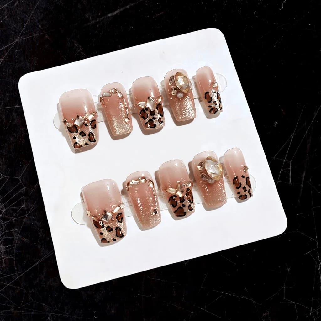 Unghie Finte Stampa Leopardo con Strass e Glitter