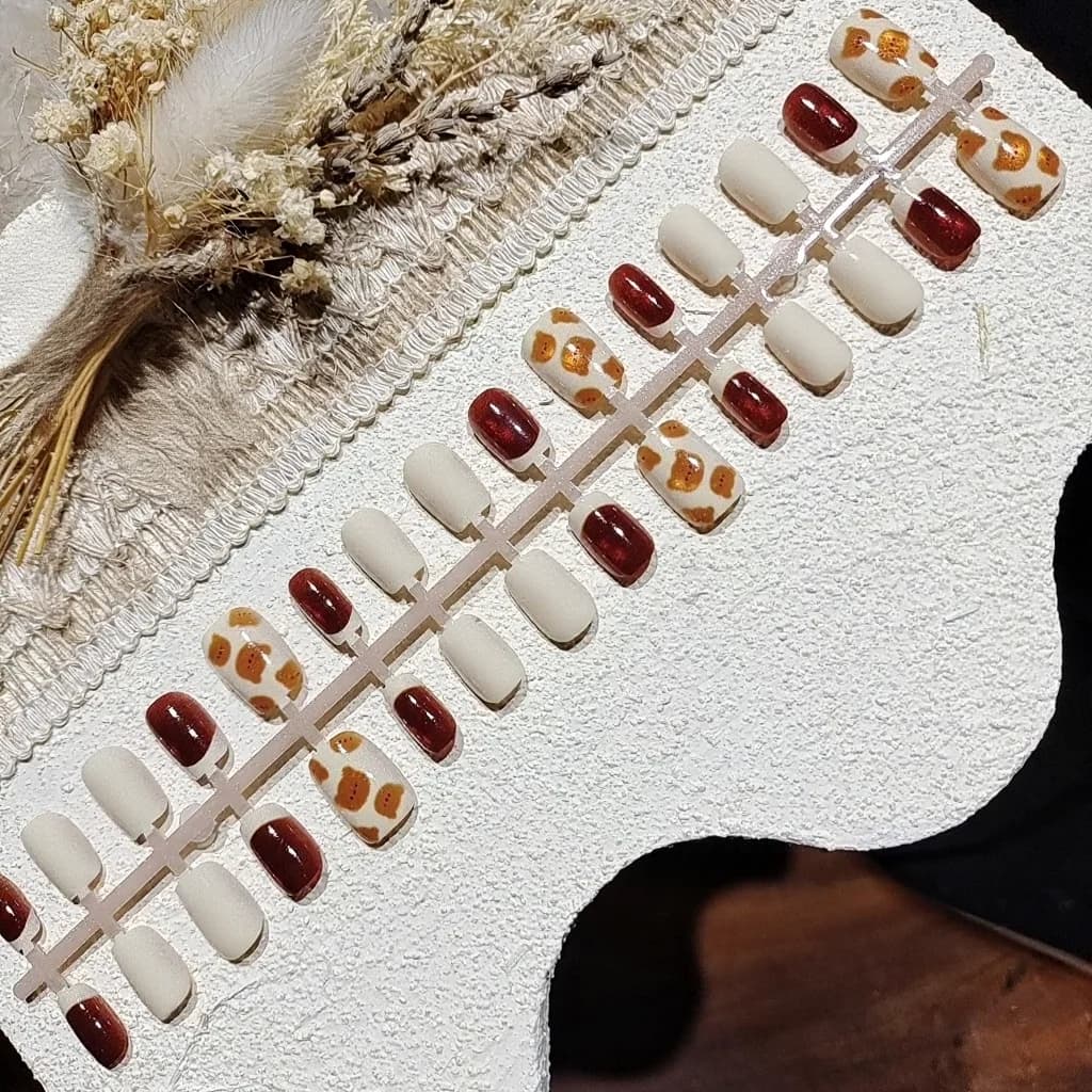 Unghie Finte Occhio di Gatto Orso Castagna Forma Ballerina Corta Glitter