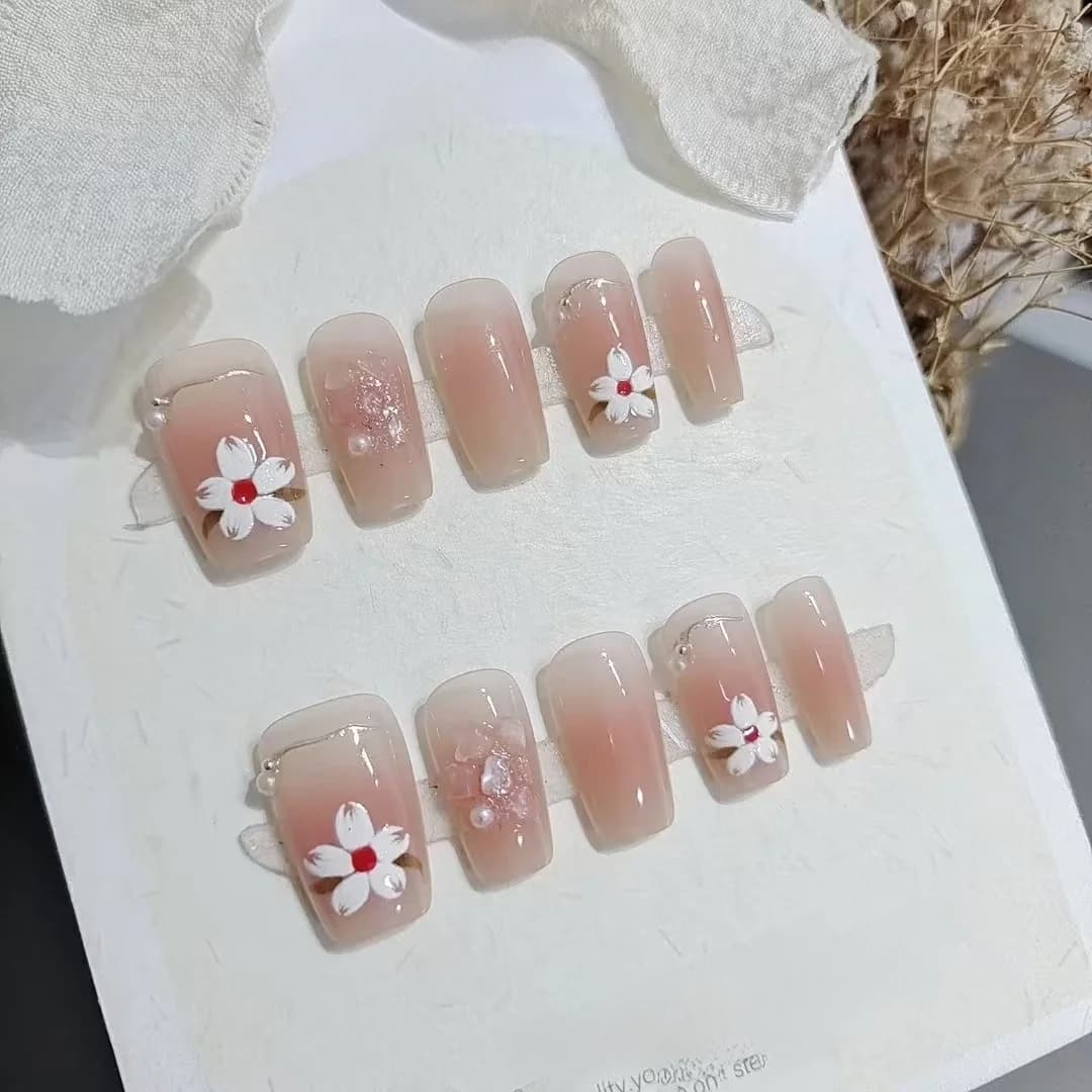 Unghie Finte Floreali Corte a Forma di Barella Rosa Cipria con Magnolie