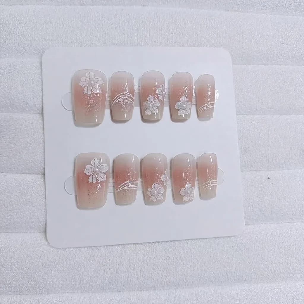 Unghie Finte Dipinte a Mano con Fiori, Forma Corta a Bara, Design Blush