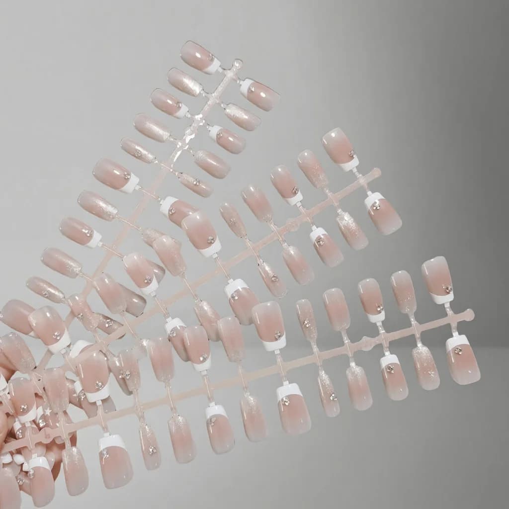 Unghie Finte French Tip con Strass e Fiocco, Forma Quadrata Corta