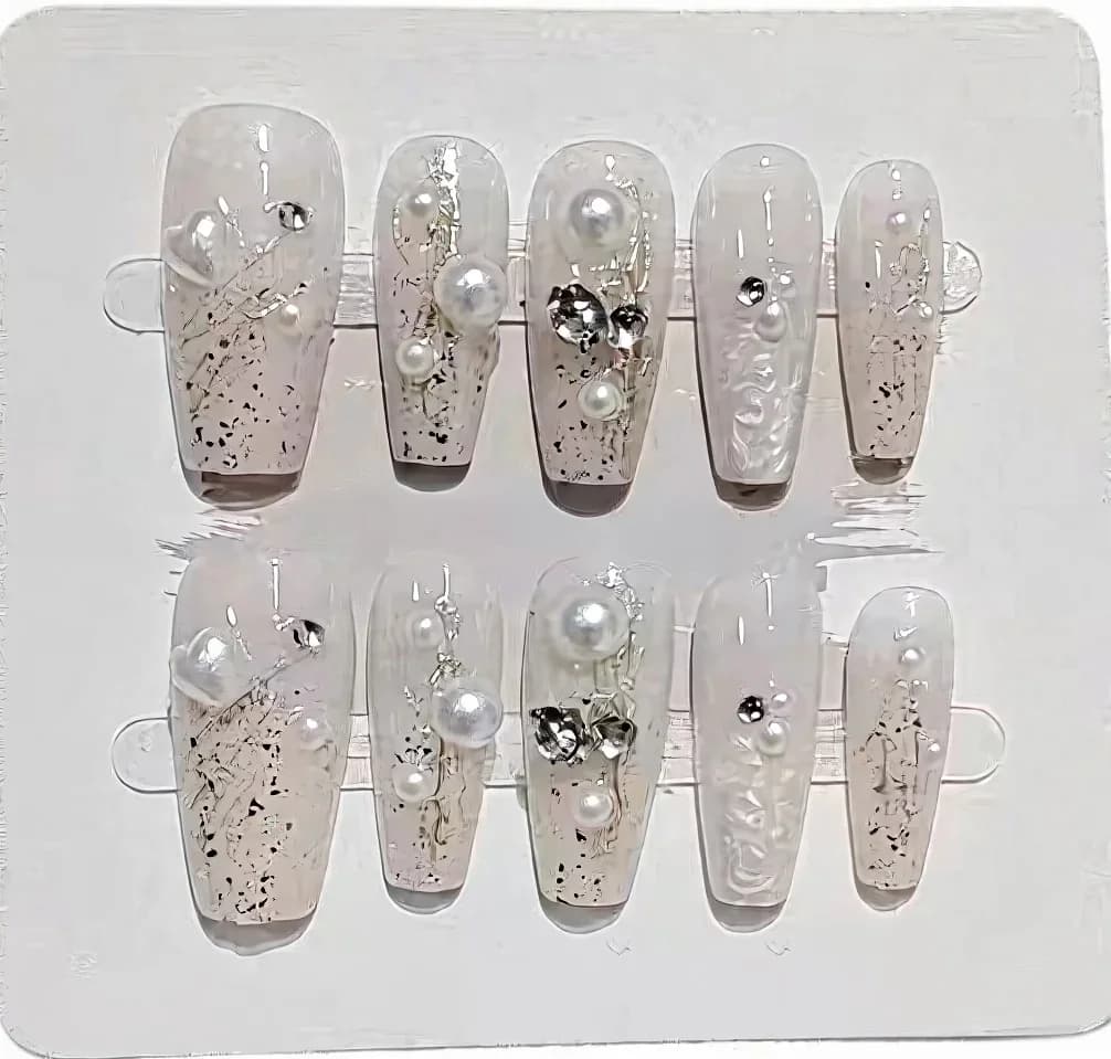 Unghie Finte con Perle e Strass, Forma Affusolata Media