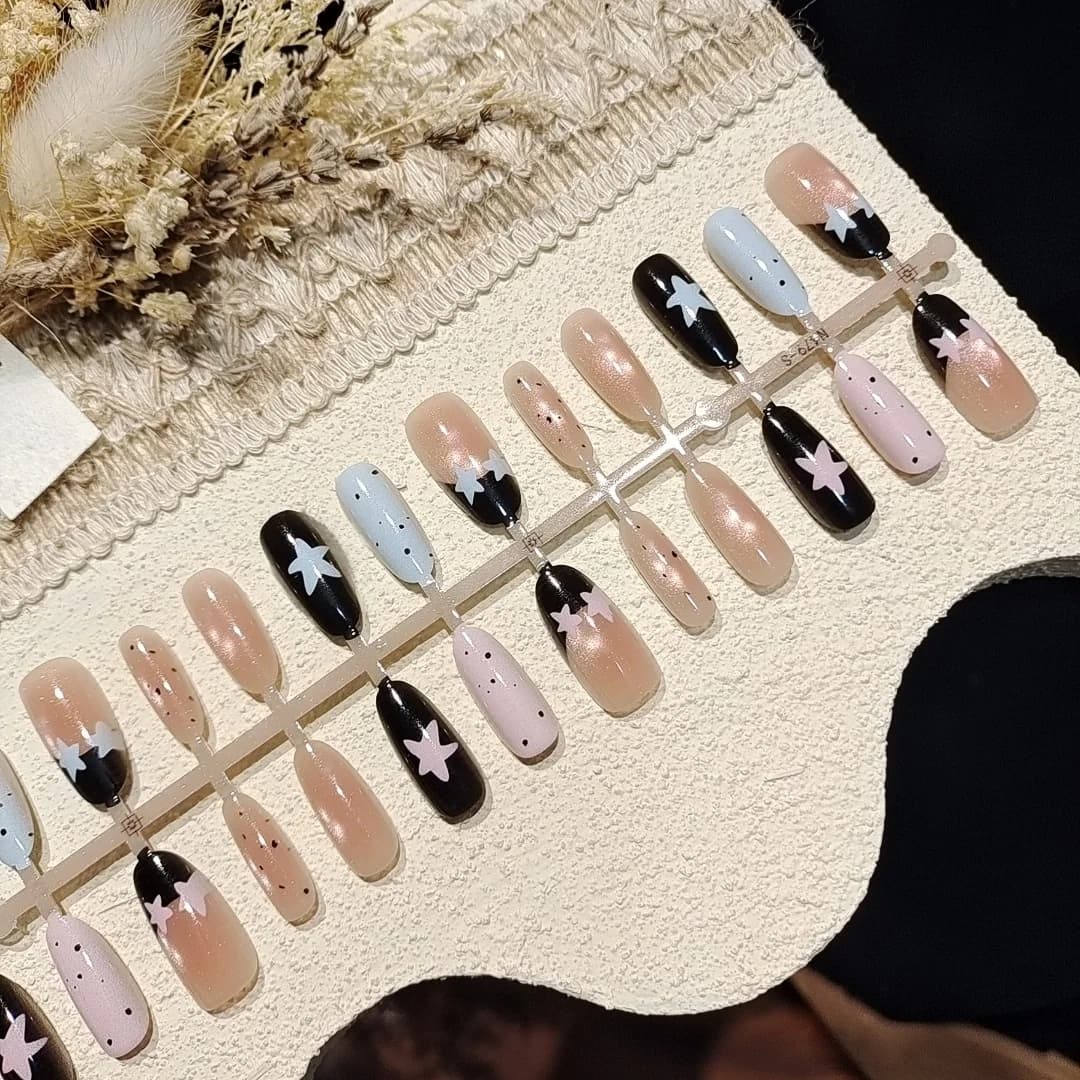 Unghie Finte Occhio di Gatto con Stelle e Pois, Manicure Stile Dolce