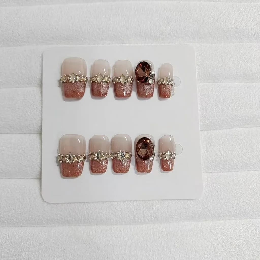 Unghie Posticce French Tip con Strass e Design Occhio di Gatto