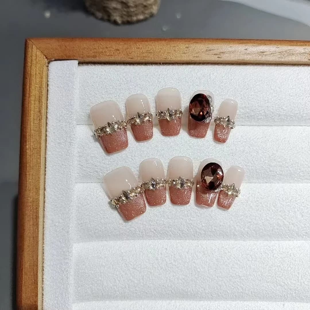 Unghie Posticce French Tip con Strass e Design Occhio di Gatto