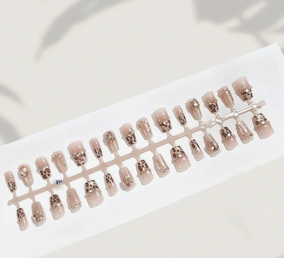 Unghie Finte Stampa Leopardo con Strass e Glitter