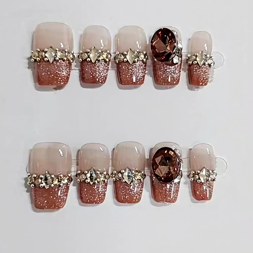 Unghie Posticce French Tip con Strass e Design Occhio di Gatto