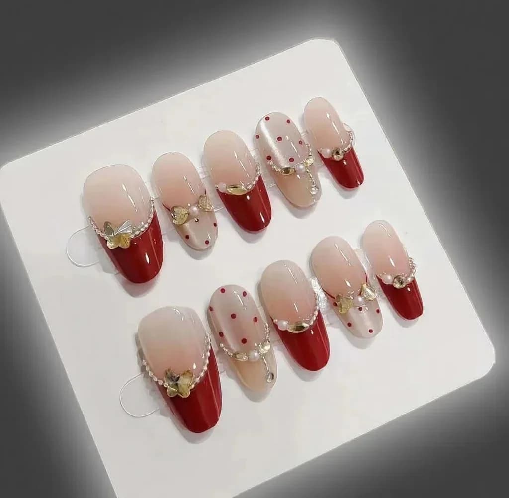 Unghie Finte Cat Eye Rosse con Strass, Forma Ovale Media