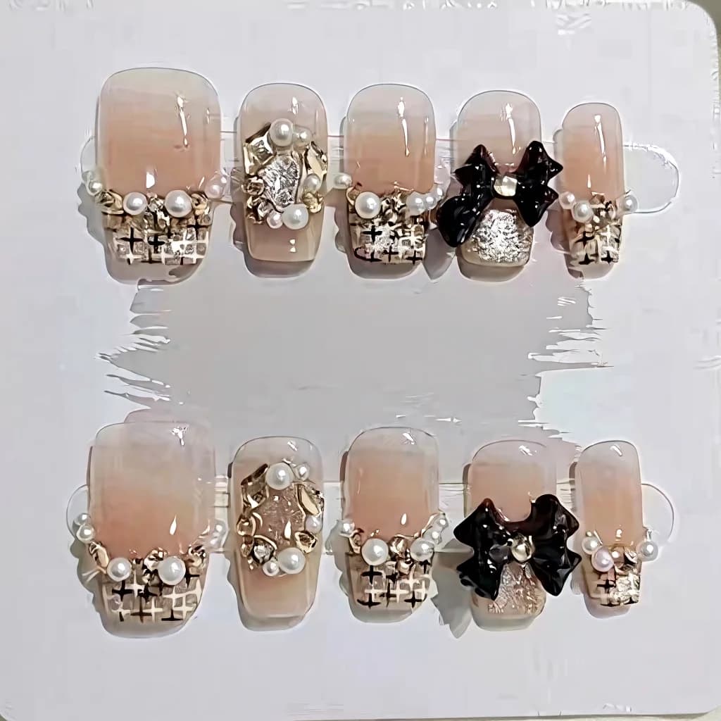 Unghie Finte Coffin Corte con Motivo Scozzese, Farfalla, Strass e Perle