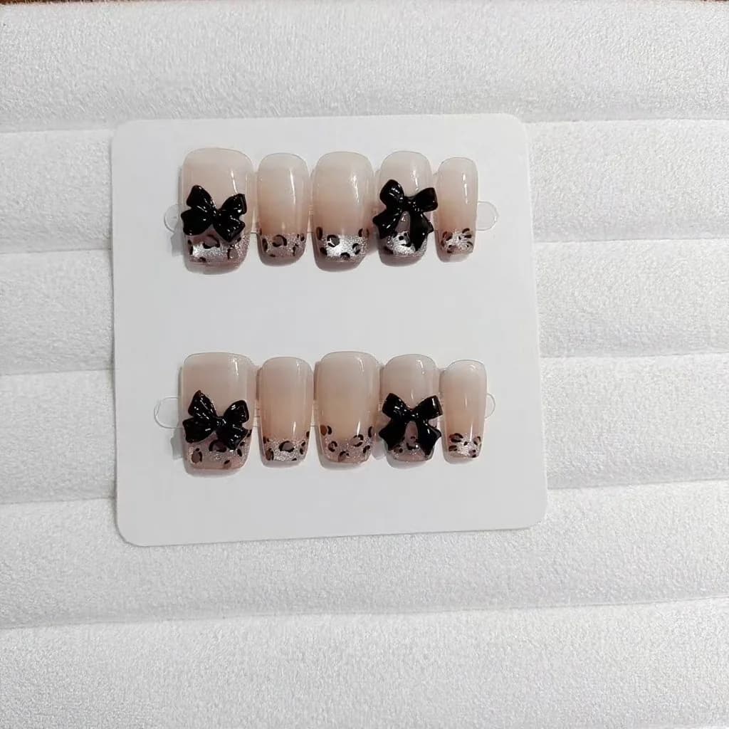 Unghie Finte Stampate Leopardo e Farfalla, Forma Coffin Corta, 10 Pezzi