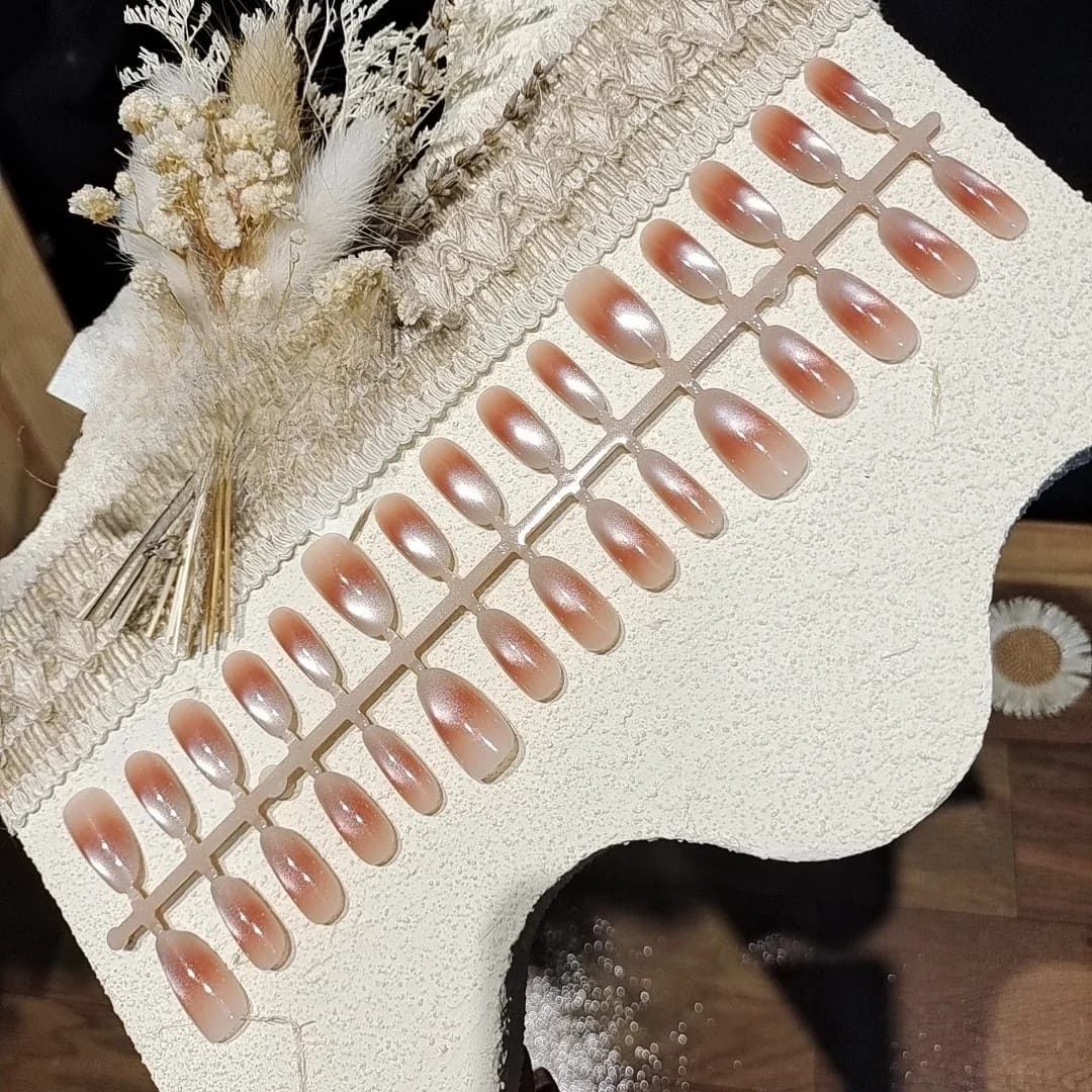 Unghie Finte Ovali Arancio Rosa Occhio di Gatto Corte Medie