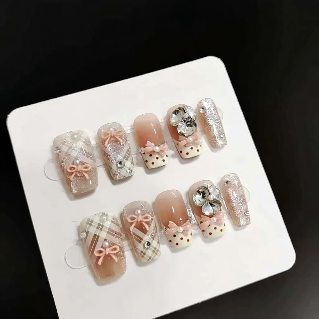 Unghie Finte French Tip Crema Lily Occhio di Gatto Corte a Bara 30 Pezzi