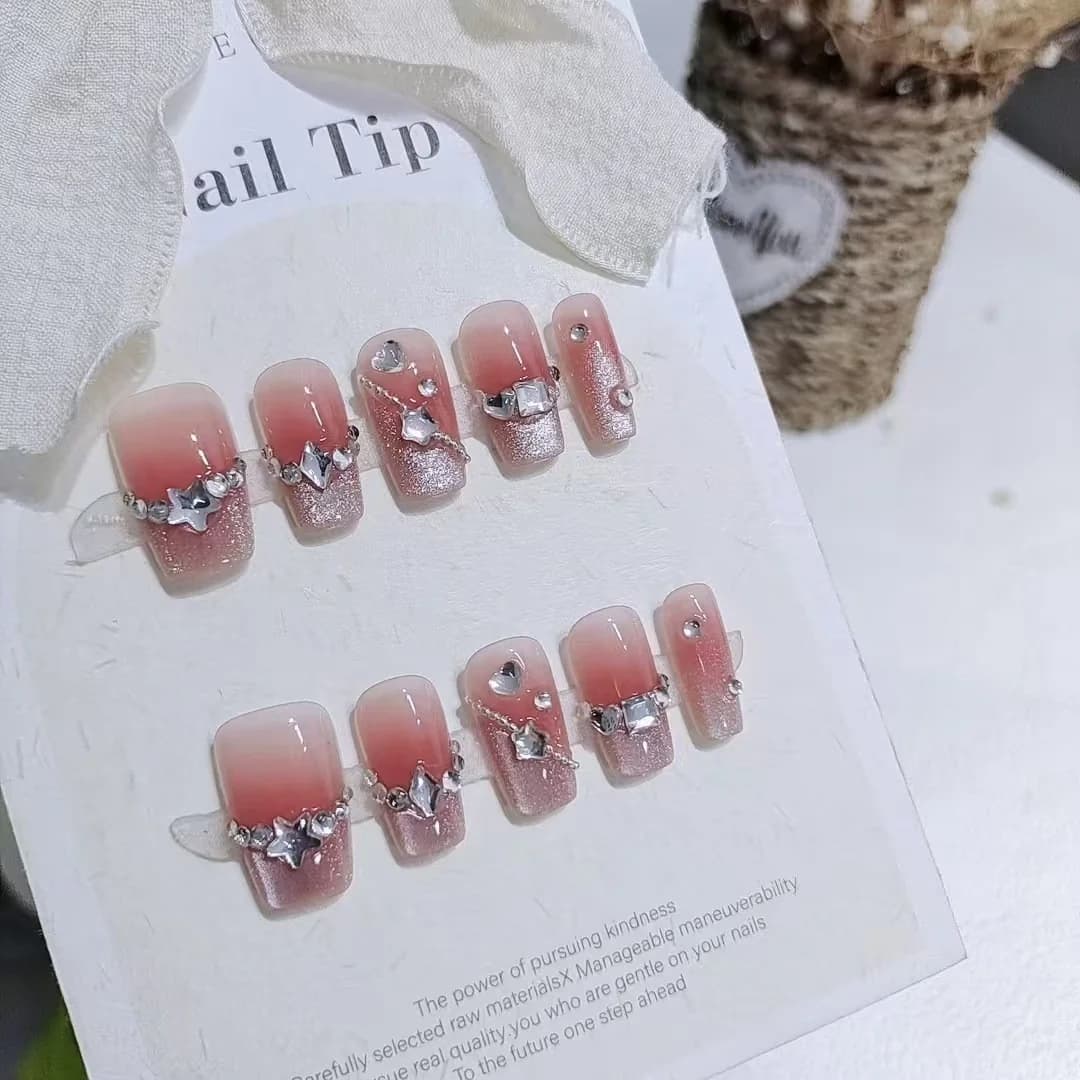 Unghie Finte con Motivo a Cuore e Finitura Glitter