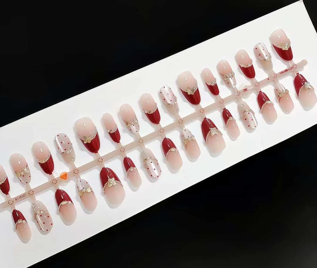 Unghie Finte Cat Eye Rosse con Strass, Forma Ovale Media