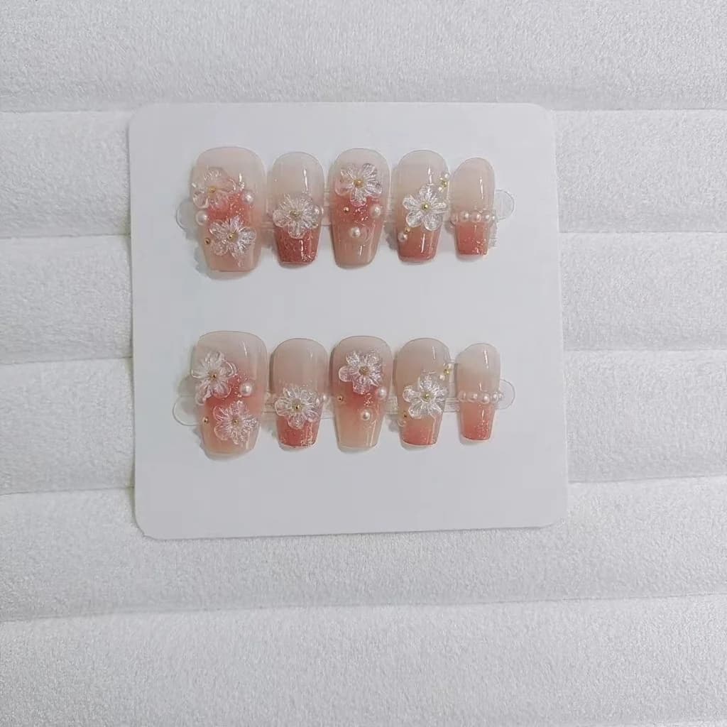 Unghie Finte Corte Coffin con Design Floreale e Blush, 10 Pezzi