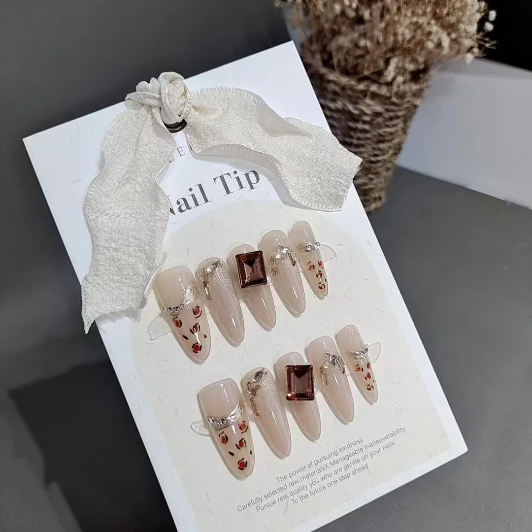 Unghie Finte Stampa Leopardo con Strass, Forma Lunga a Stiletto