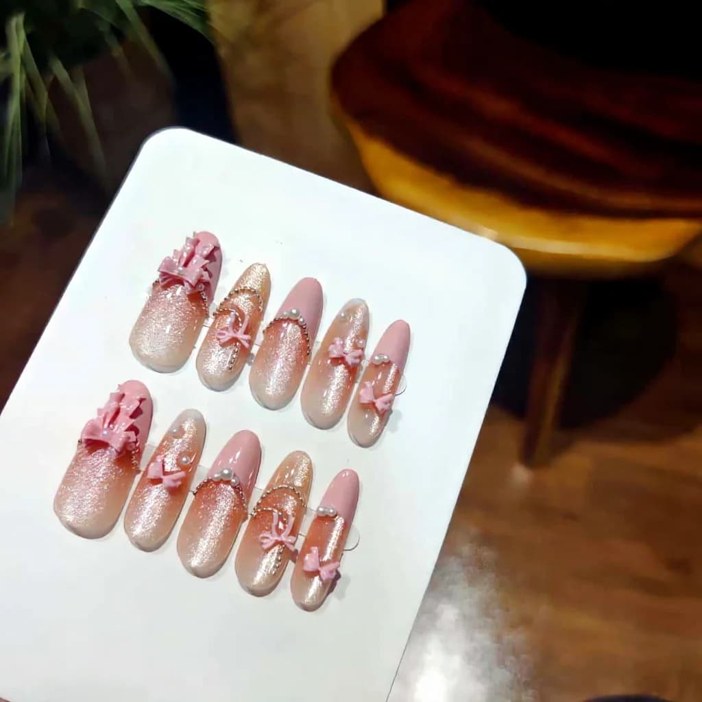 Unghie Finte Adesive Stiletto Lunghe Occhio di Gatto con Fiocco e Pizzo Rosa