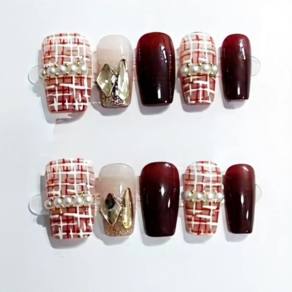 Unghie Finte Adesive Tweed Rosso con Perle Corte Quadrate 10 Pezzi