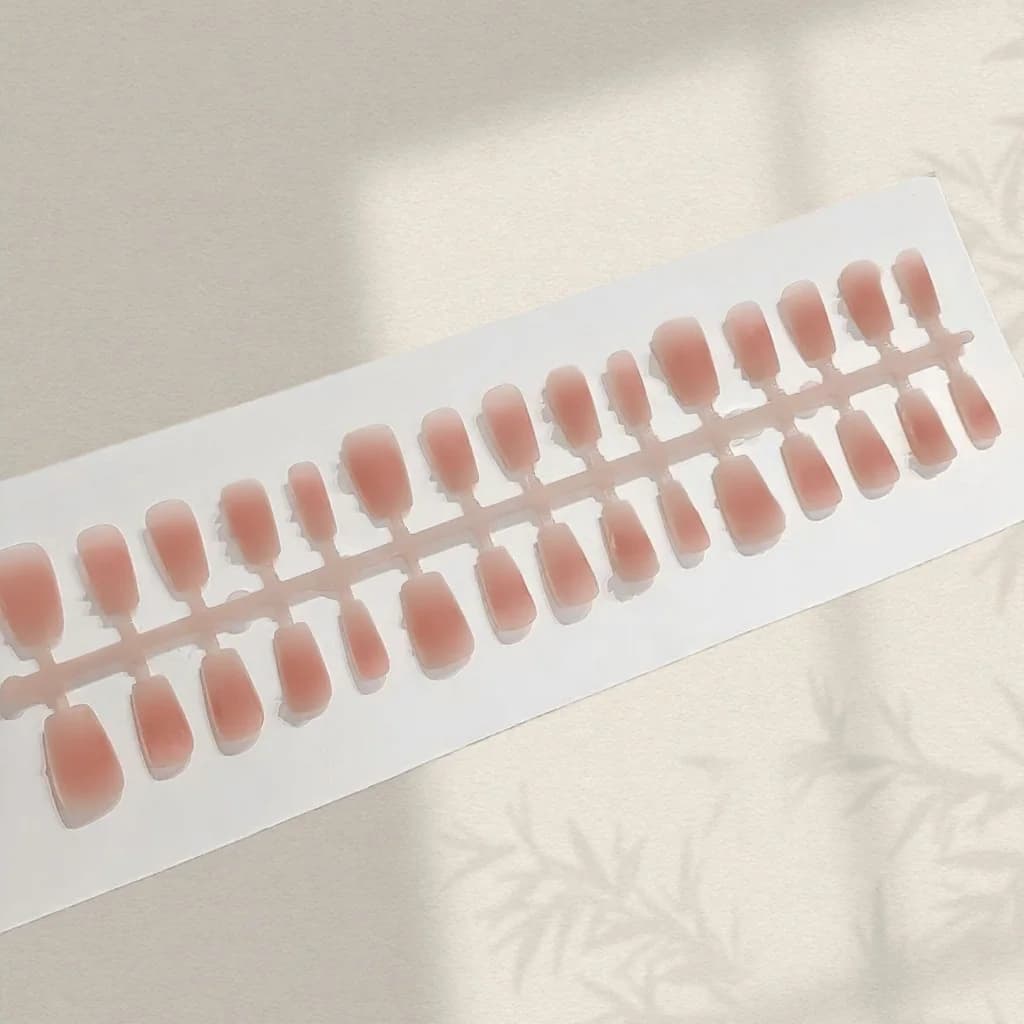 Set Manicure Stile Dolce con Unghie Finte Floreali Camelia Dorata