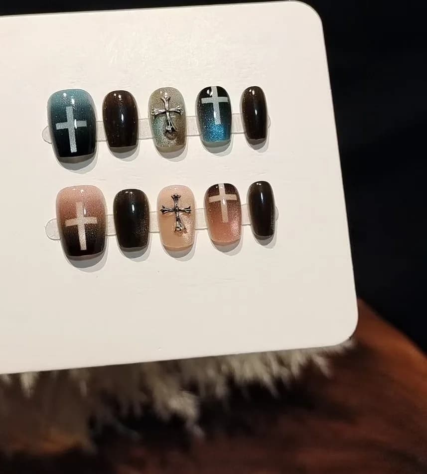 Unghie Finte Cat Eye Blu e Rosa con Perle di Vetro e Design a Croce
