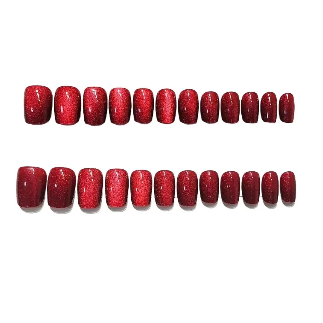 Unghie Finte Cat Eye Rosse, Corte e Medie, Forma a Barella