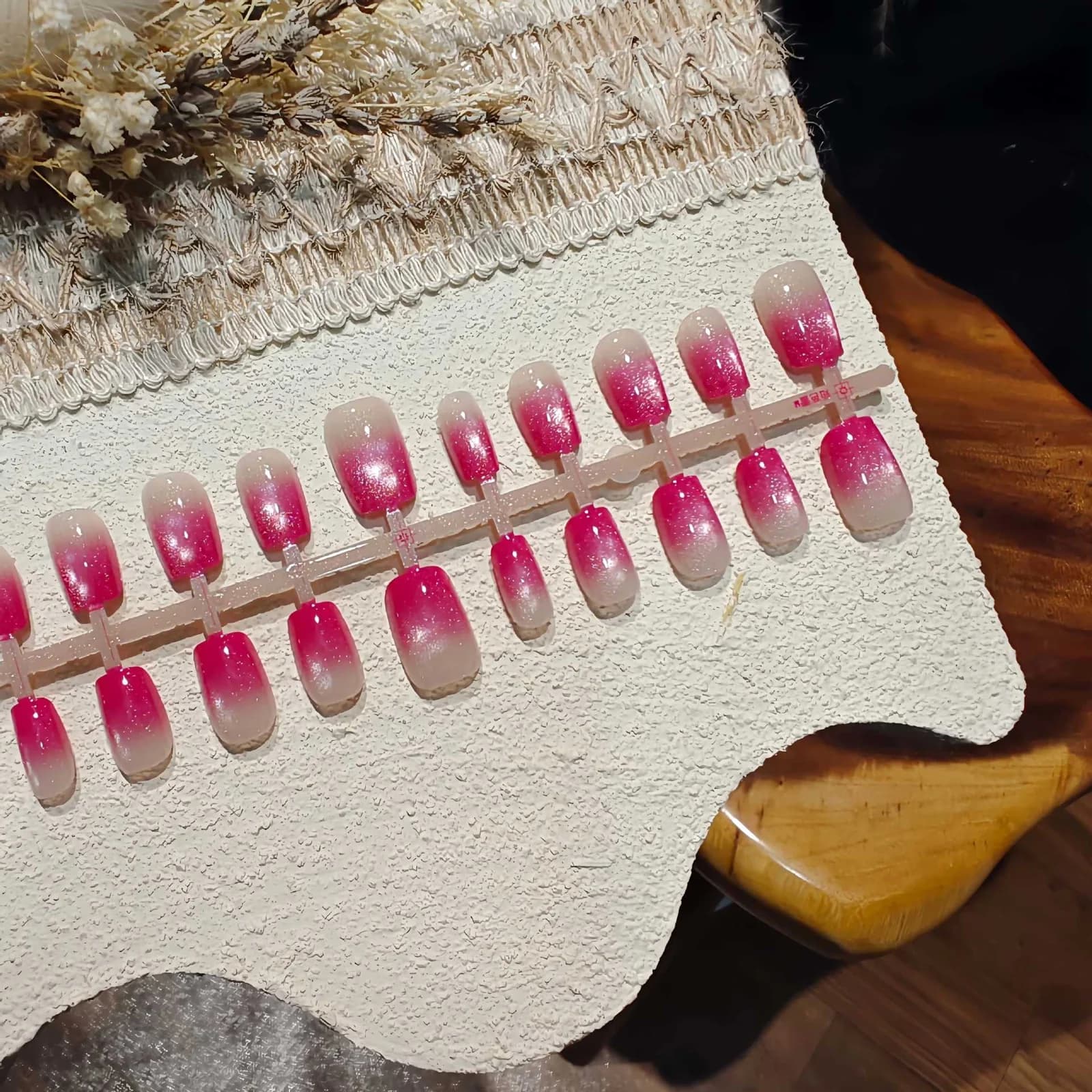 Unghie Finte Corte Ballerina Cat Eye Sfumatura Rosa Antico