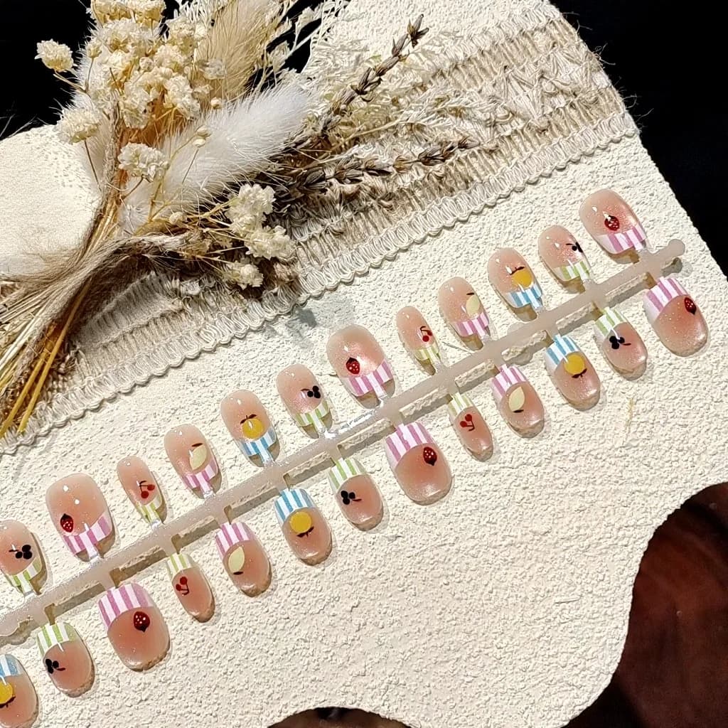 Unghie Finte Corte Ballerina Stile Candy Occhio di Gatto con Strass