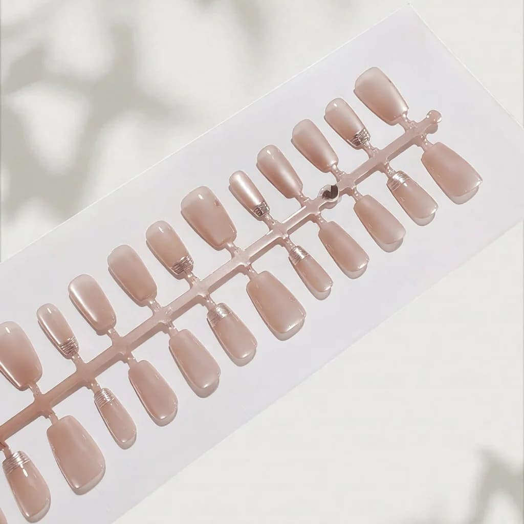 Unghie Finte French Tip Floreali Rosa con Finitura Cromata Cat Eye