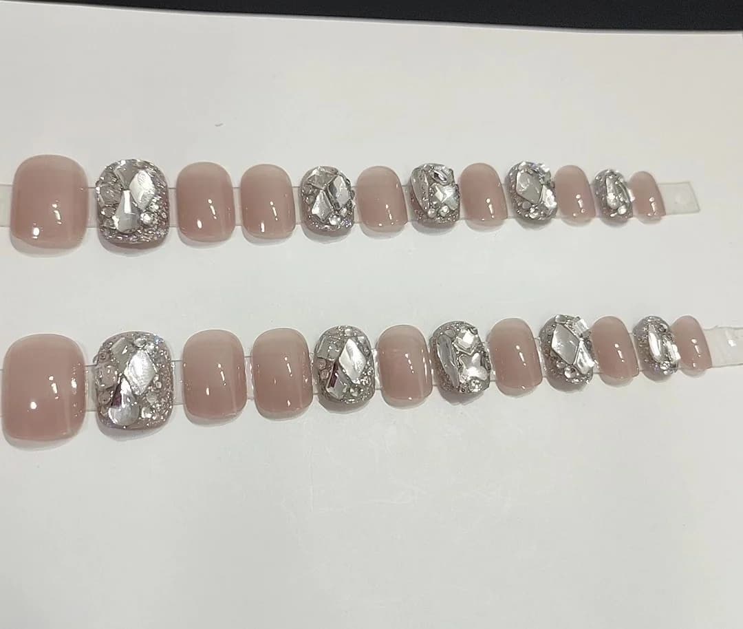 Unghie Finte Corte con Design Trasparente Ghiaccio e Strass, 24 Pezzi
