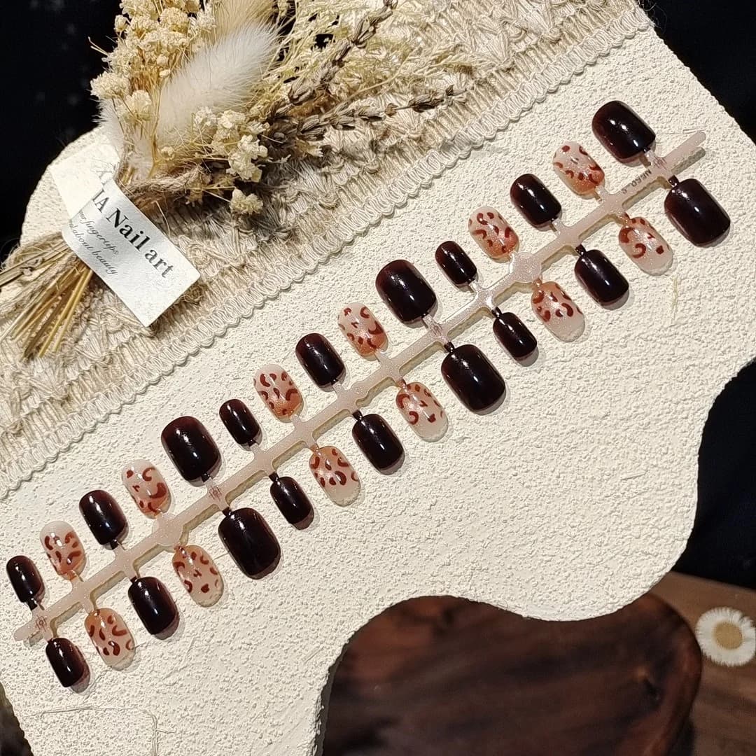 Unghie Finte Occhio di Gatto Leopardo Castagna, Quadrate Corte Marrone Autunnale
