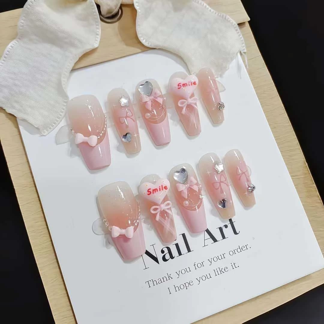 Unghie Finte French Tip con Cuori e Fiocchi, 30 Pezzi