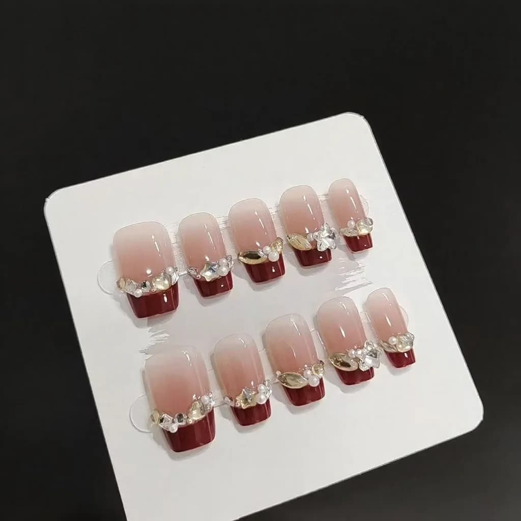 Unghie Finte Corte Quadrate French con Strass a Stella