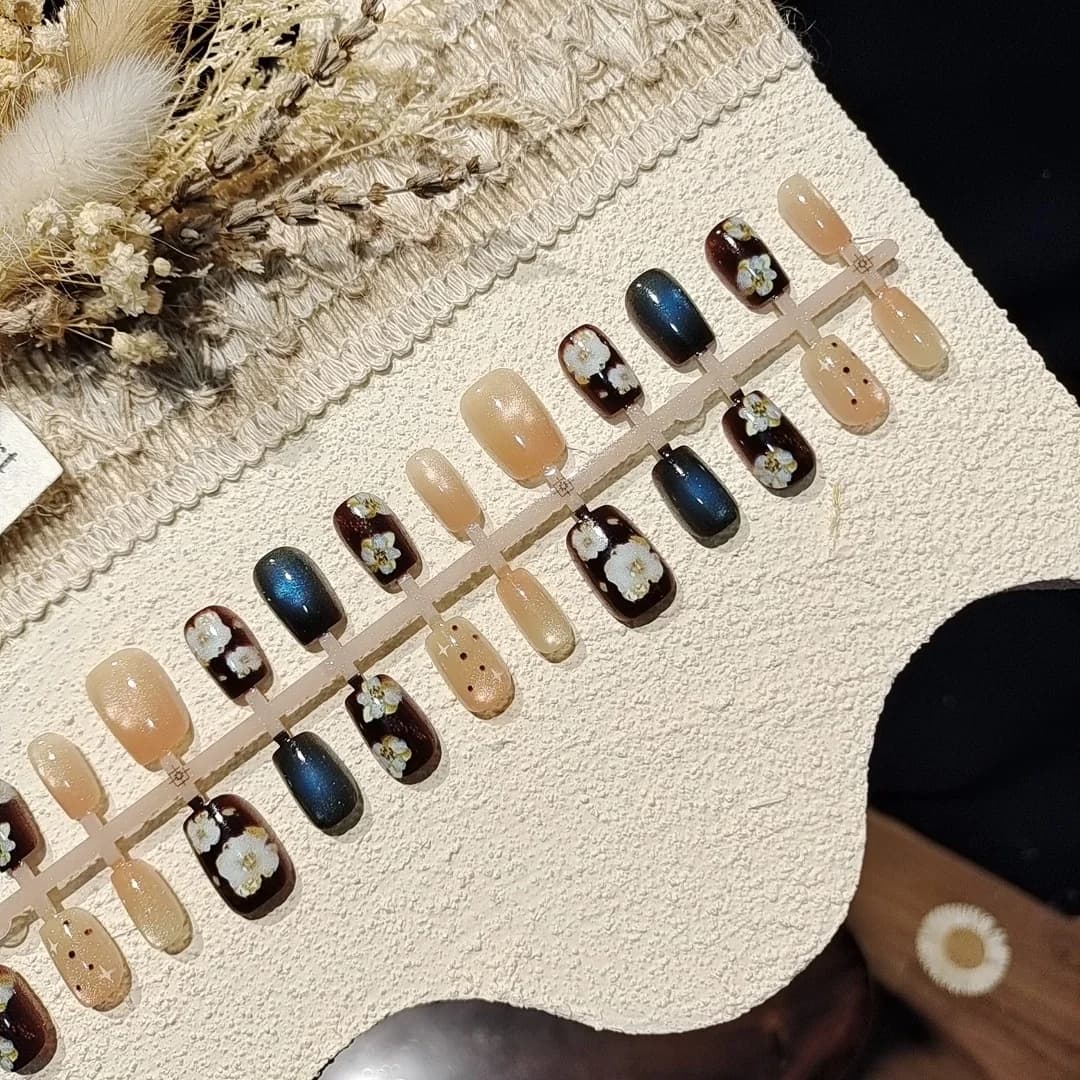 Unghie Press-On Occhio di Gatto con Perle di Vetro, Stile Autunnale