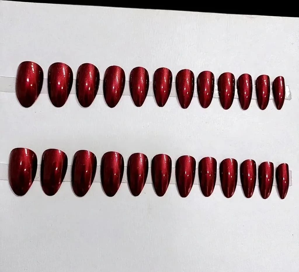 Unghie Finte Lunghe a Stiletto Rosso Perlato Tinta Unita