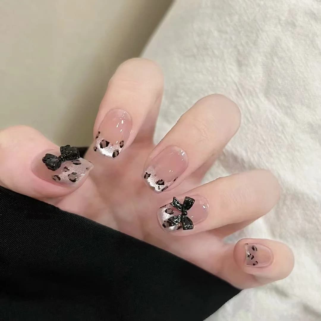 Unghie Finte Stampate Leopardo e Farfalla, Forma Coffin Corta, 10 Pezzi