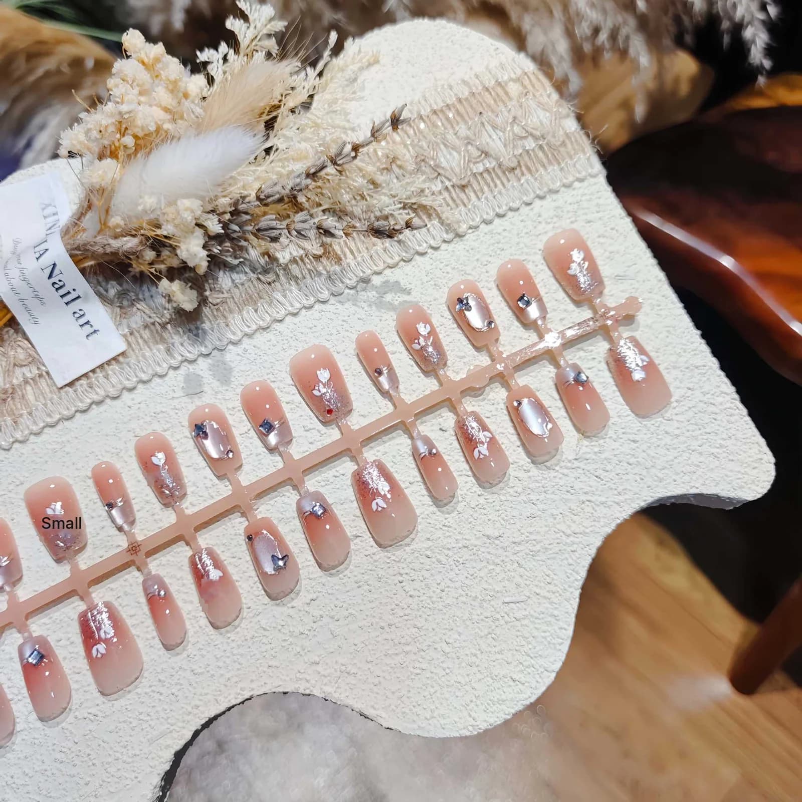 Unghie Finte Occhio di Gatto con Glitter Oro e Strass