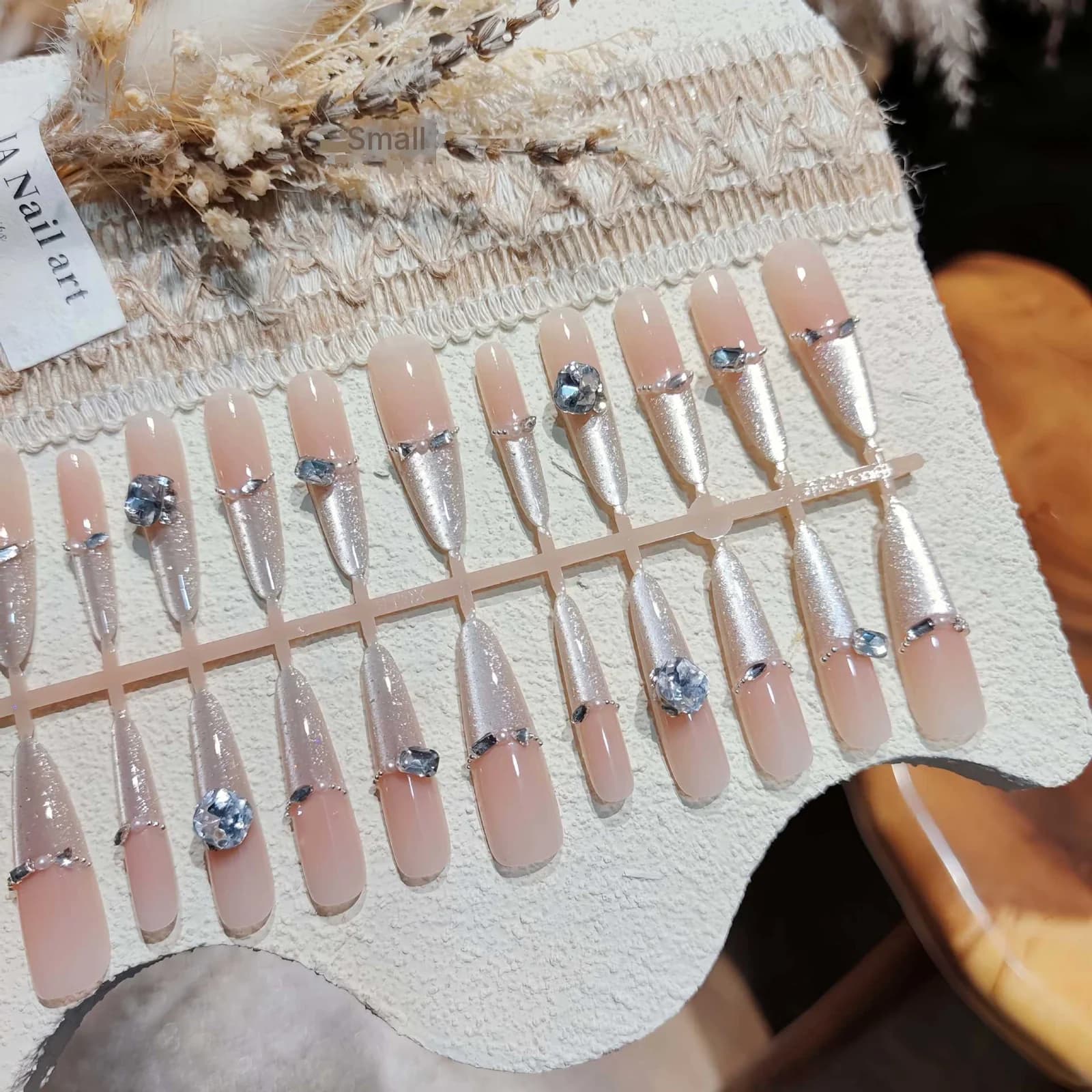 Set Manicure Unghie Finte Adesive Perlescenti Cat Eye con Strass e Glitter