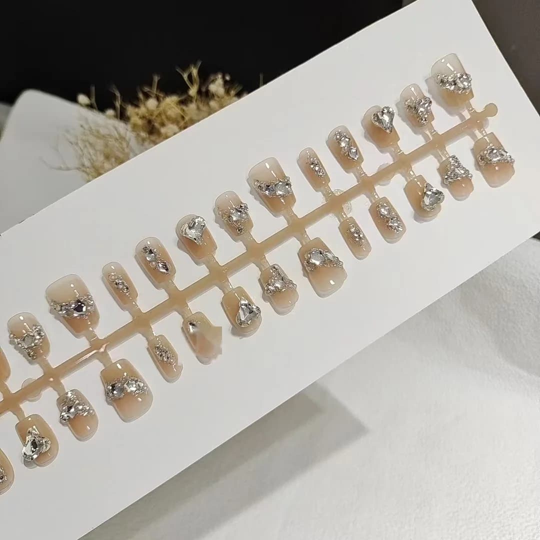 Unghie Finte Corte Quadrate con Strass a Cuore, 30 Pezzi