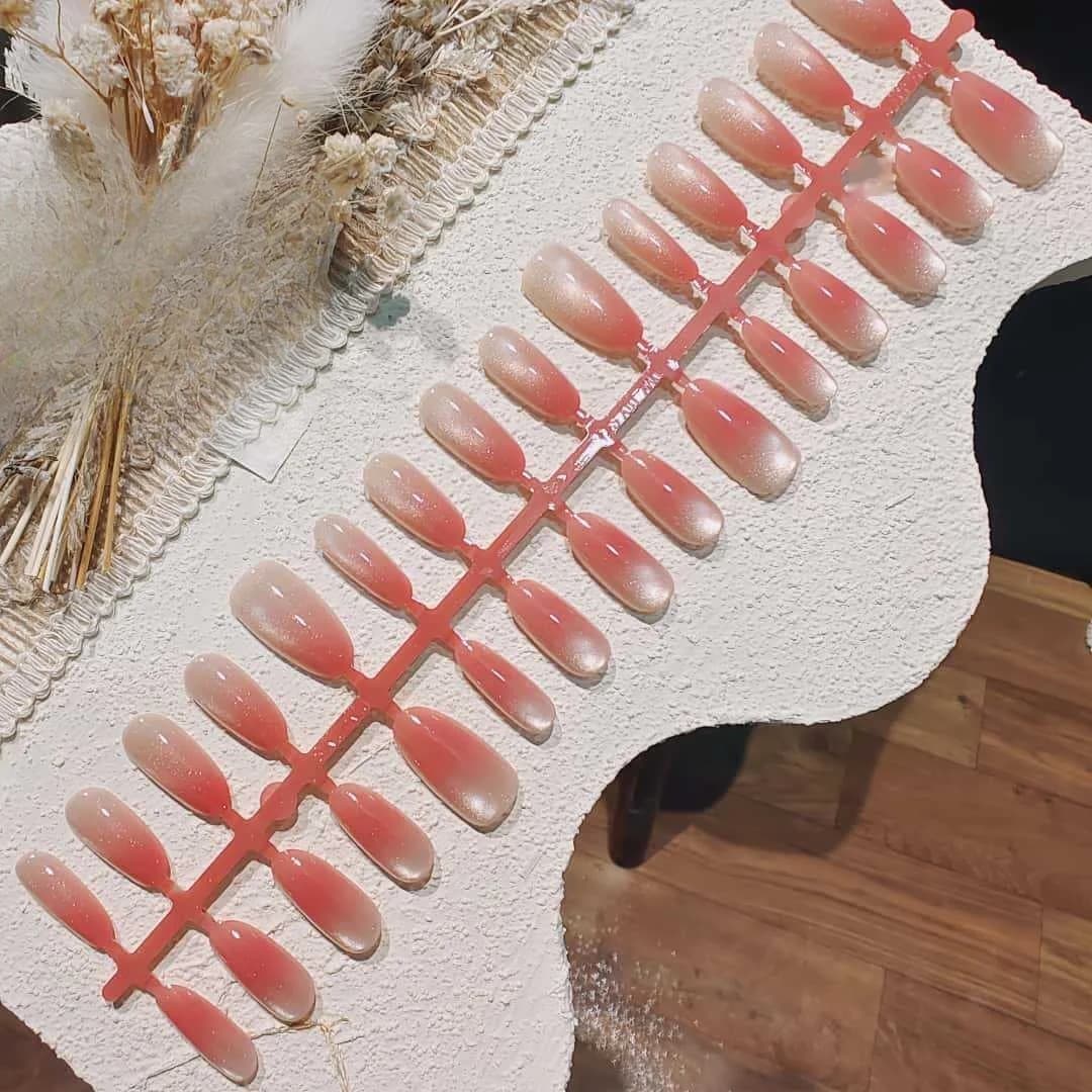 Set Manicure Unghie Finte Preformate Effetto Occhio di Gatto e Perla di Vetro