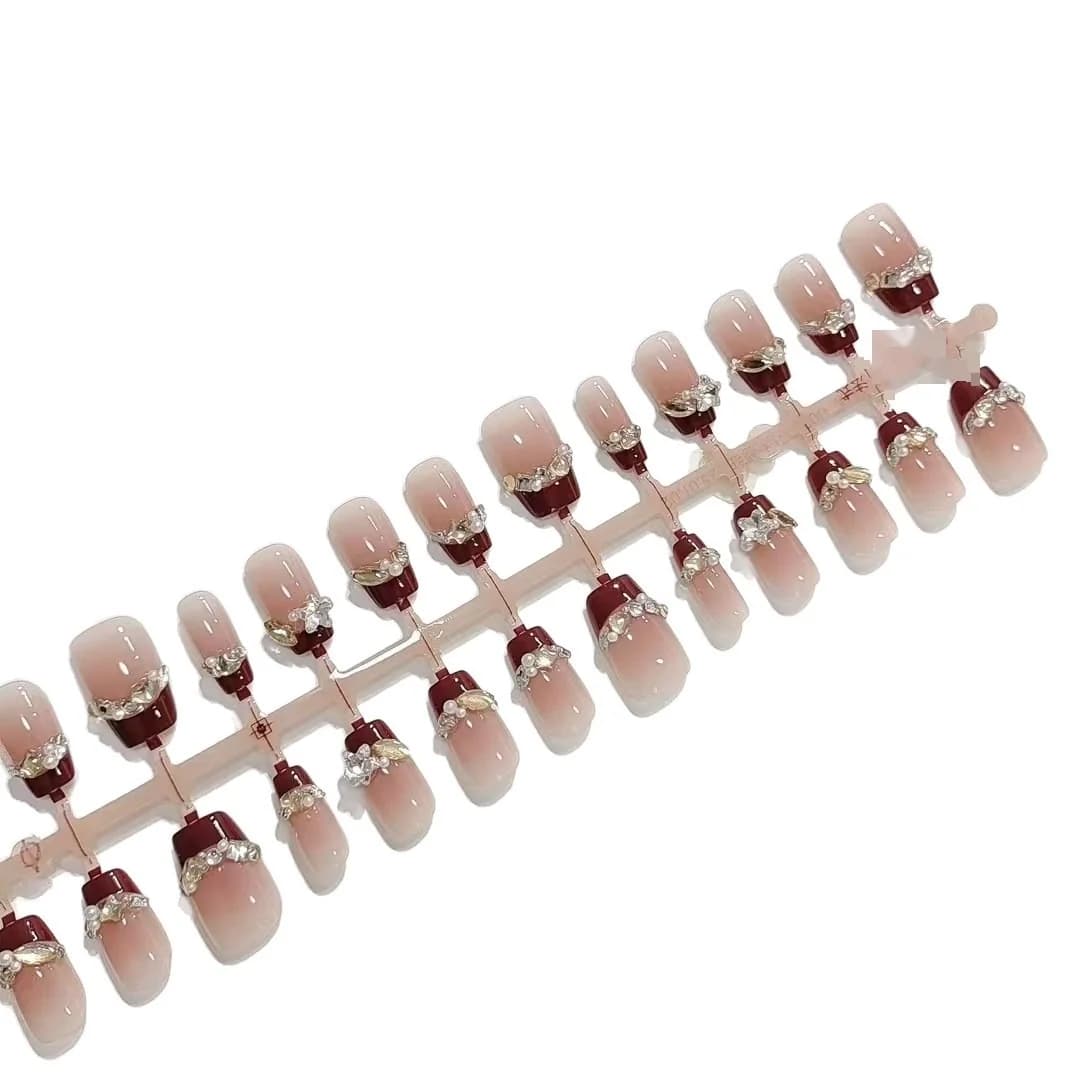 Unghie Finte Corte Quadrate French con Strass a Stella