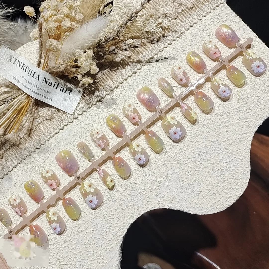 Unghie Finte Floreali Occhio di Gatto Forma Corta Ballerina