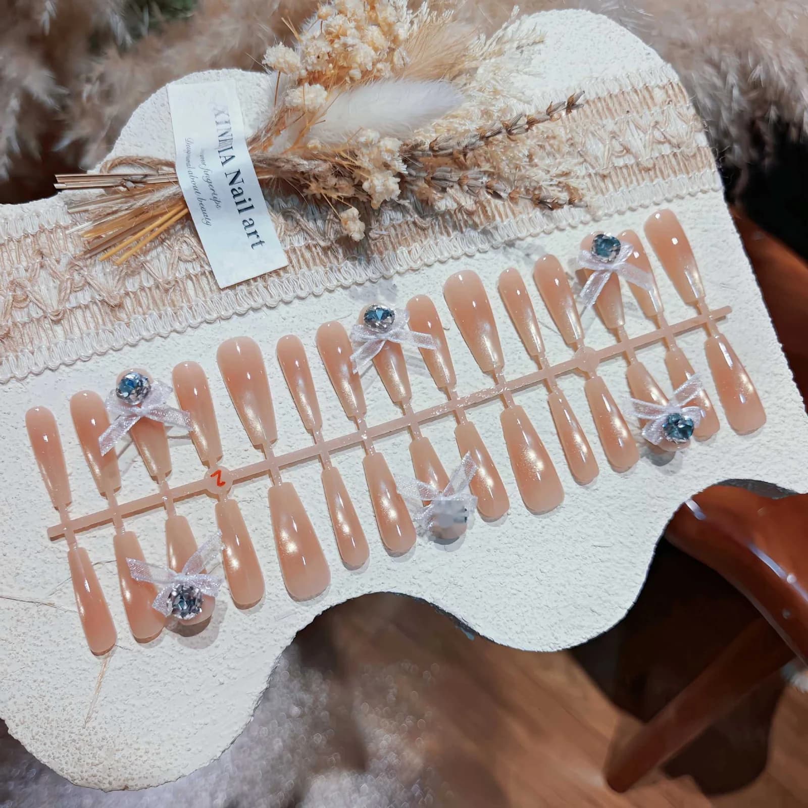 Unghie Finte Giada Satinato Oro Occhio di Gatto con Fiocco, Stile Dolce e Cool