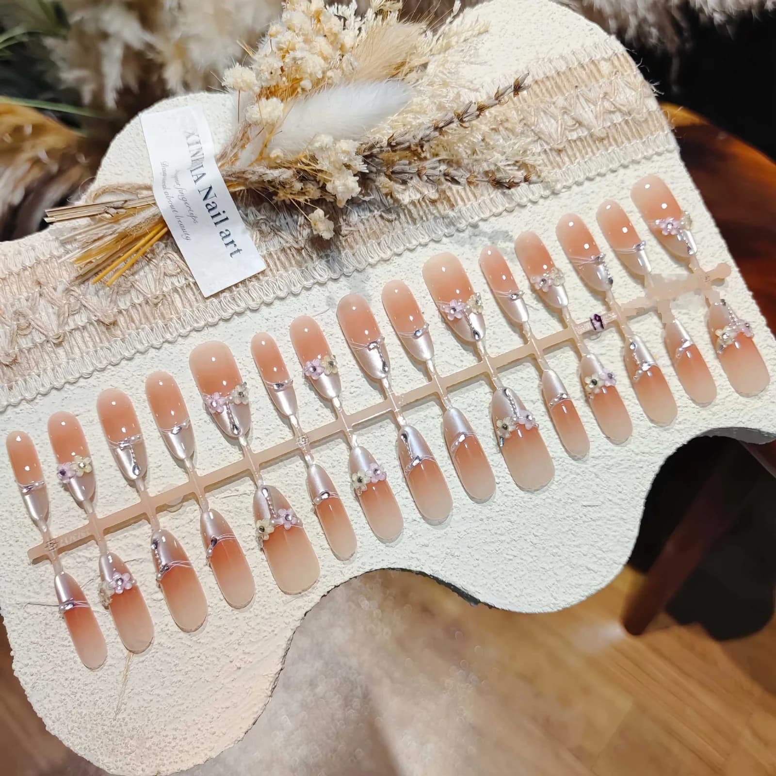 Unghie Finte Occhio di Gatto Floreali Lunghe a Stiletto con Cristalli