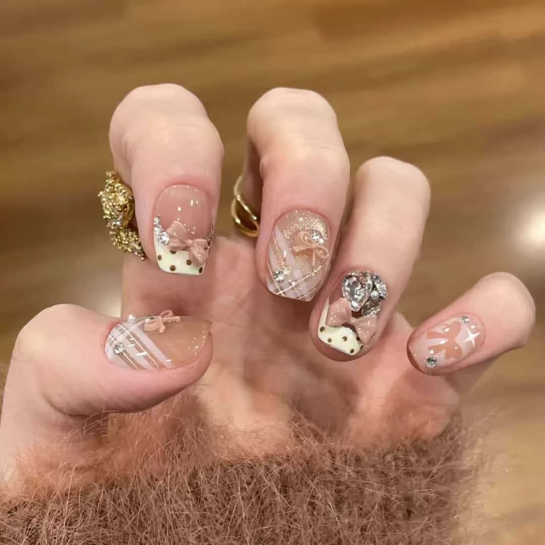 Unghie Finte French Tip Crema Lily Occhio di Gatto Corte a Bara 30 Pezzi