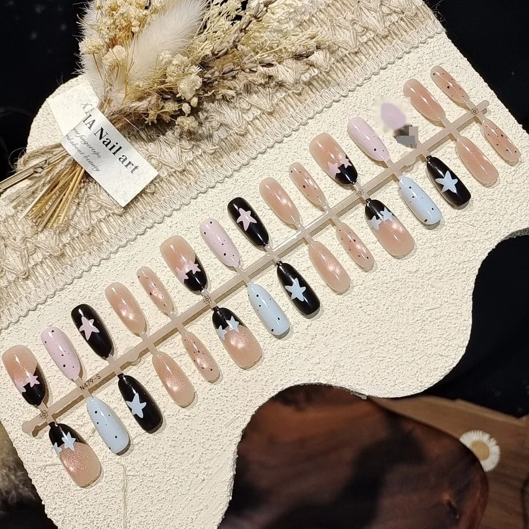 Unghie Finte Occhio di Gatto con Stelle e Pois, Manicure Stile Dolce