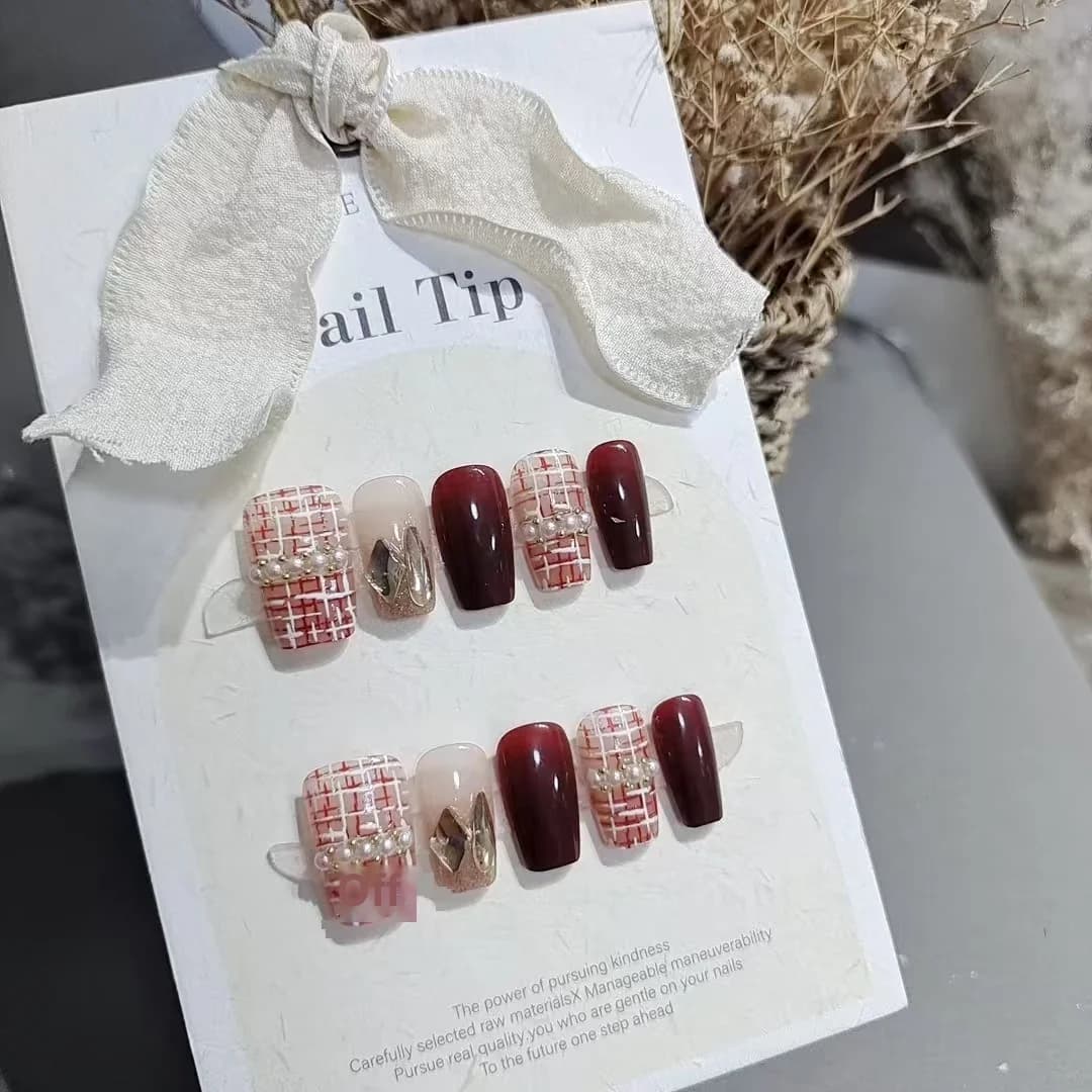 Unghie Finte Adesive Tweed Rosso con Perle Corte Quadrate 10 Pezzi