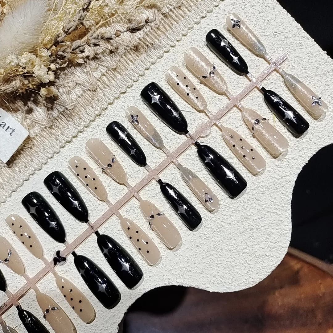 Unghie Finte a Stiletto con Strass, Design Cielo Stellato Scuro