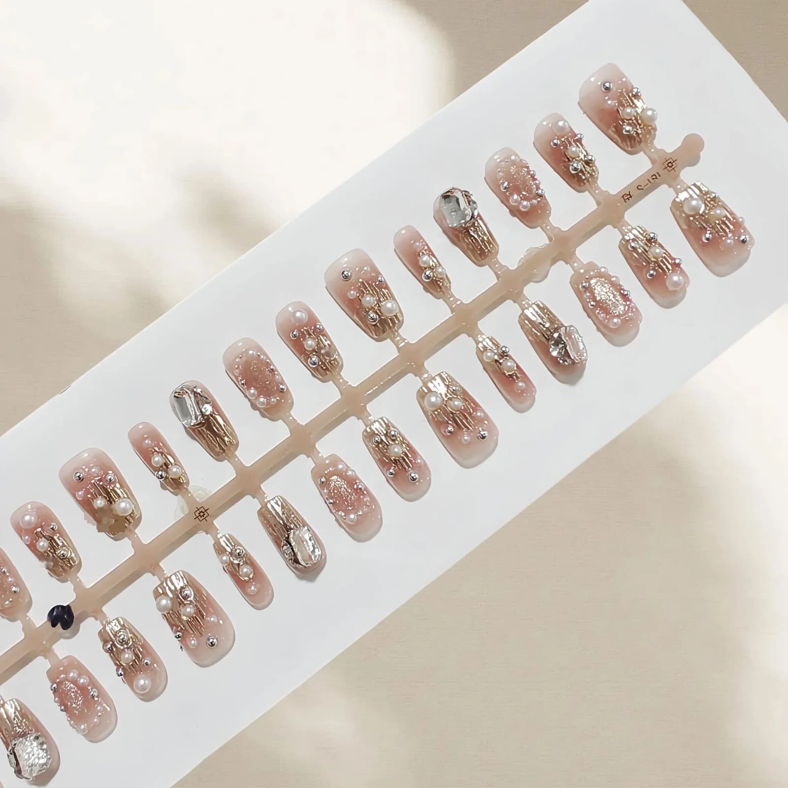 Unghie Finte con Strass Oro e Perle, Punta Quadrata Corta con Glitter