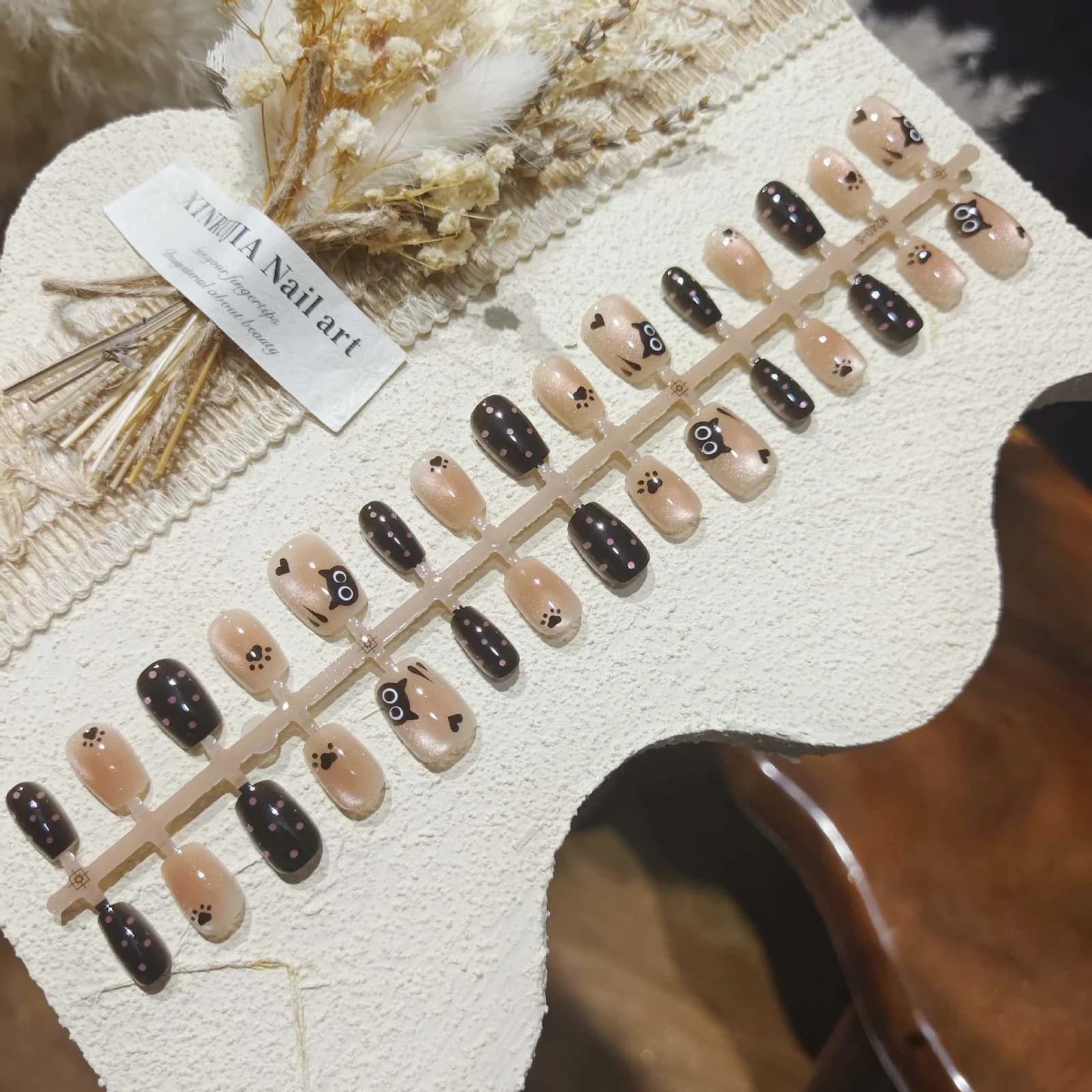 Unghie Finte Nere Cat Eye Corte Forma Ballerina con Perle di Vetro